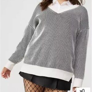 NWT Black and White Chenille Tunic V-Neck Sweater